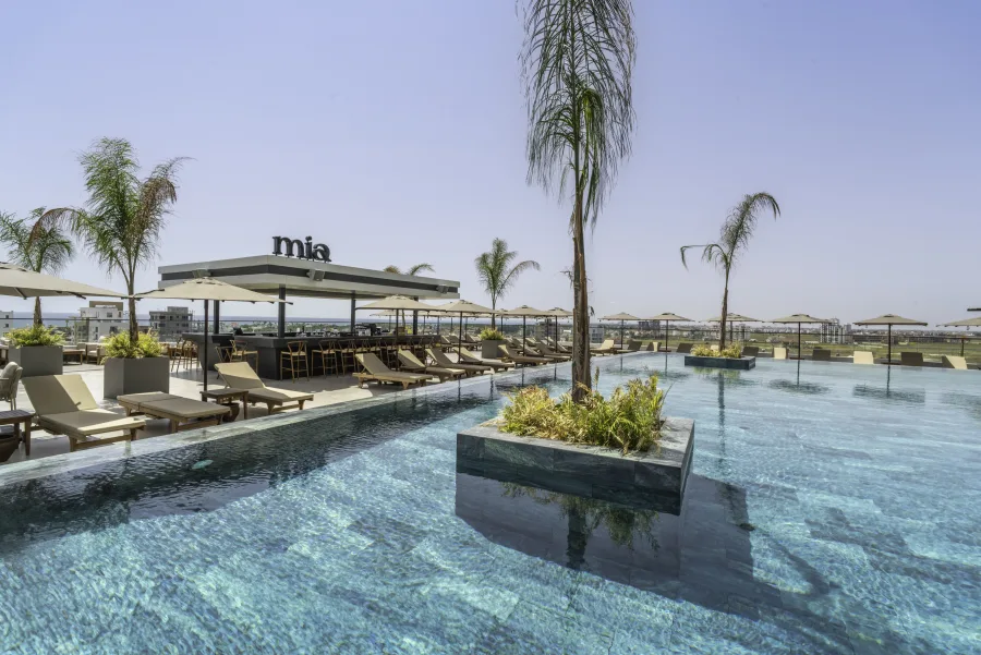 Mia Pool & Bar