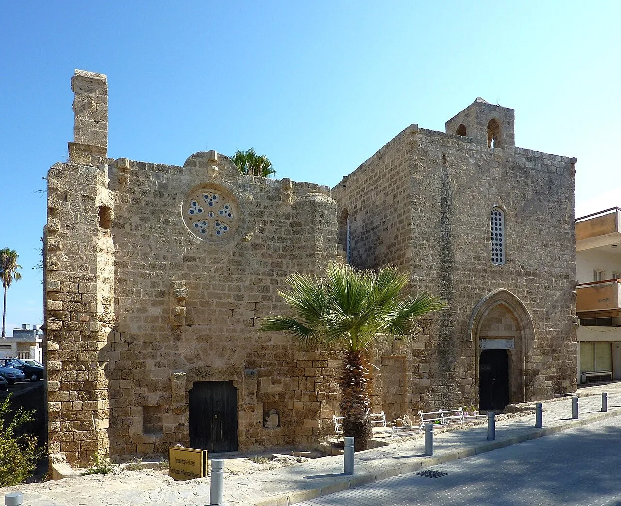 The Twin Churches of the Knights Templar and Hospitaller on Kışla Yolu Sokak, Famagusta, home of De Molay Bar (photo: Chris06, CC BY-SA 4.0)