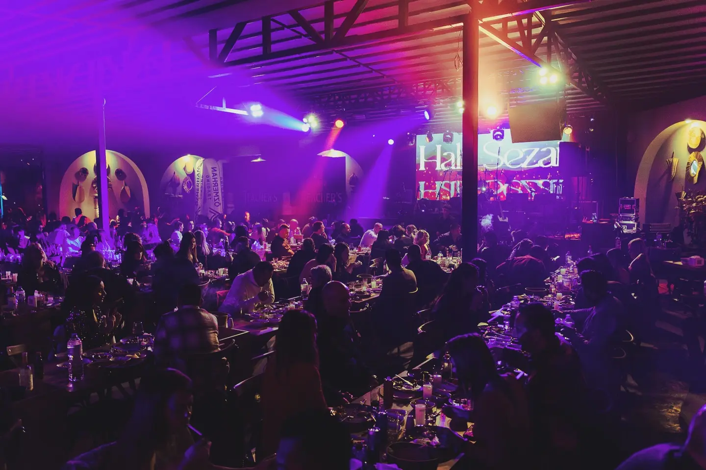 Kapı Lefkoşa interior: a crowd under purple stage lights in the venue's hall